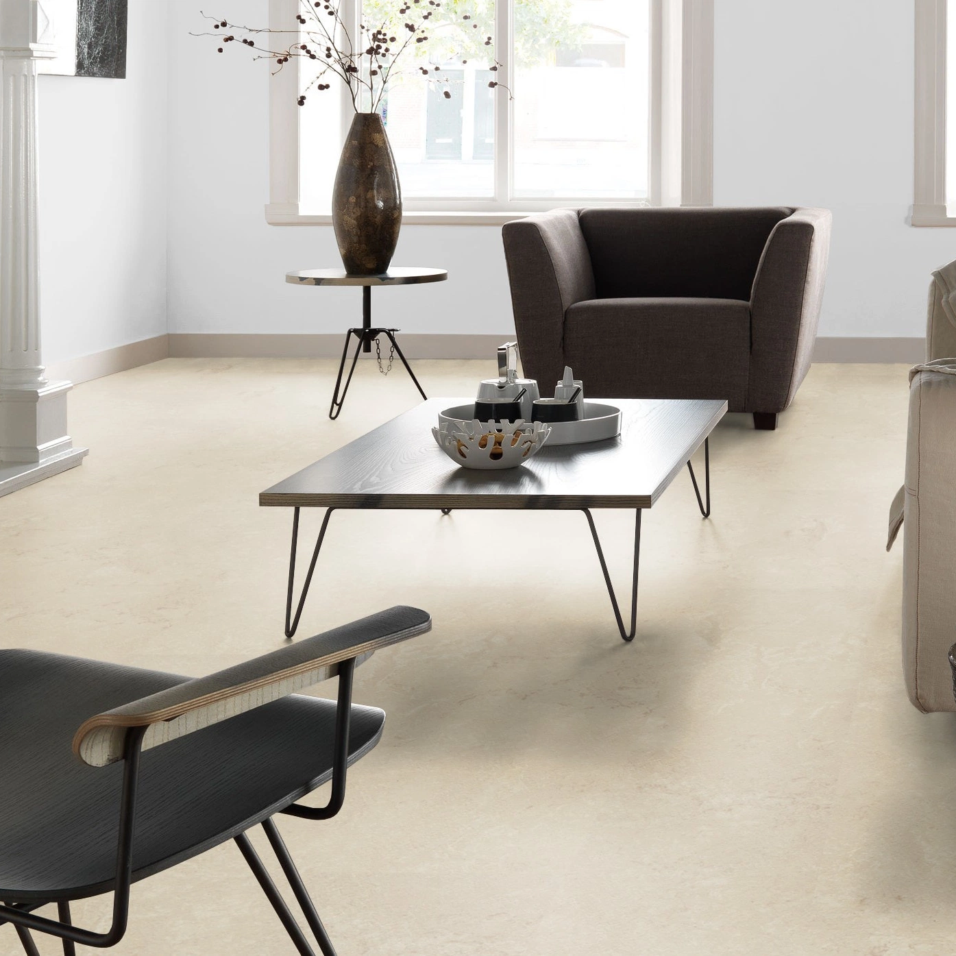 Milieubild Altbau-Wohnzimmer mit Kamin - Forbo Flooring Marmoleum Click Cloudy Sand Milieubild Altbau-Wohnzimmer mit Kamin - Forbo Flooring 176492