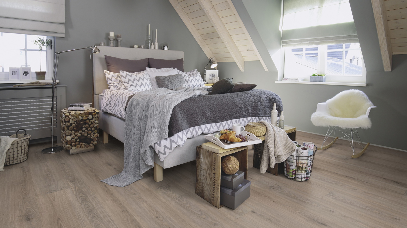 Milieubild Schlafzimmer im modernen Dachgeschoss - wineo PL084R