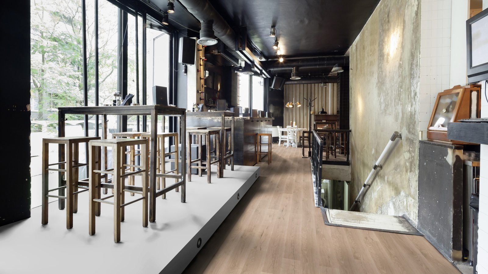 Milieubild Restaurant - Bar mit Tischen und Hockern - wineo PL298R