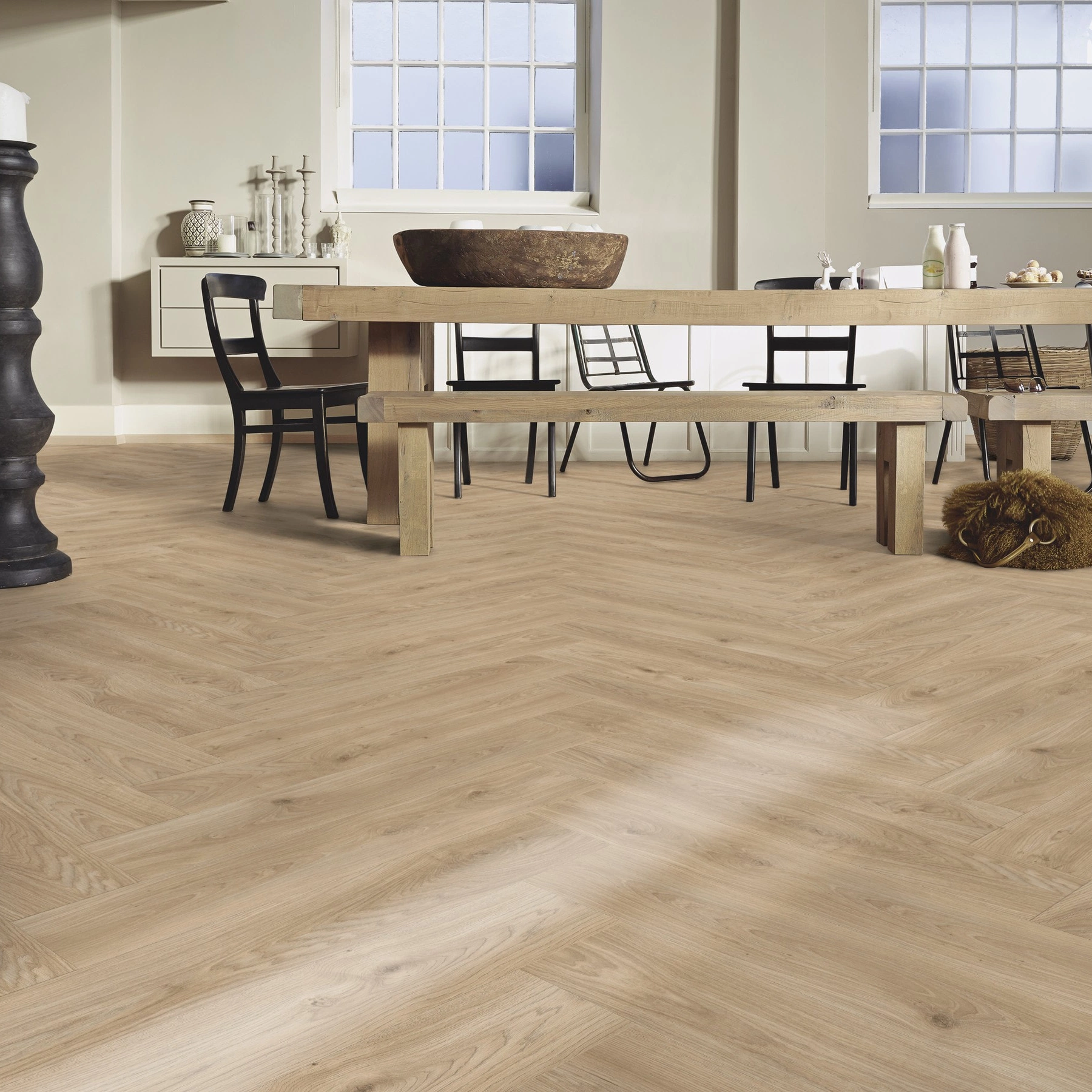 Milieubild Esszimmer mit großem Tisch - MEISTER Laminat LS 350 Eiche relax pure Milieubild Esszimmer mit großem Tisch - MEISTER 600001-0840168-07113