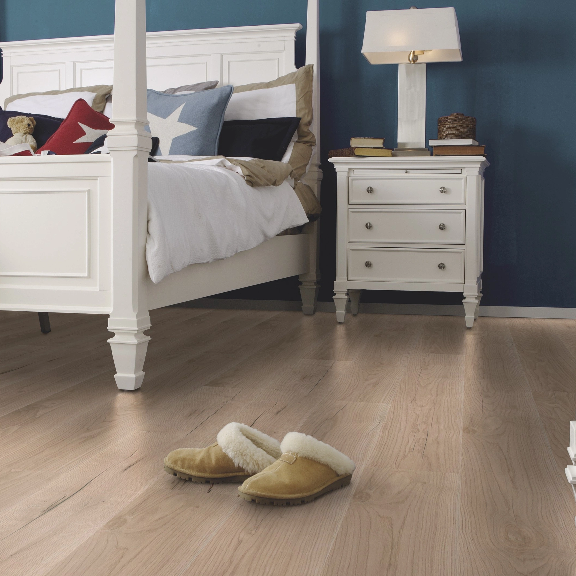Milieubild Schlafzimmer im Landhaus-Stil - wineo HDF Klick-Bioboden PURLINE wineo 1000 wood L Comfort Oak Sand Milieubild Schlafzimmer im Landhaus-Stil - wineo MLP298R