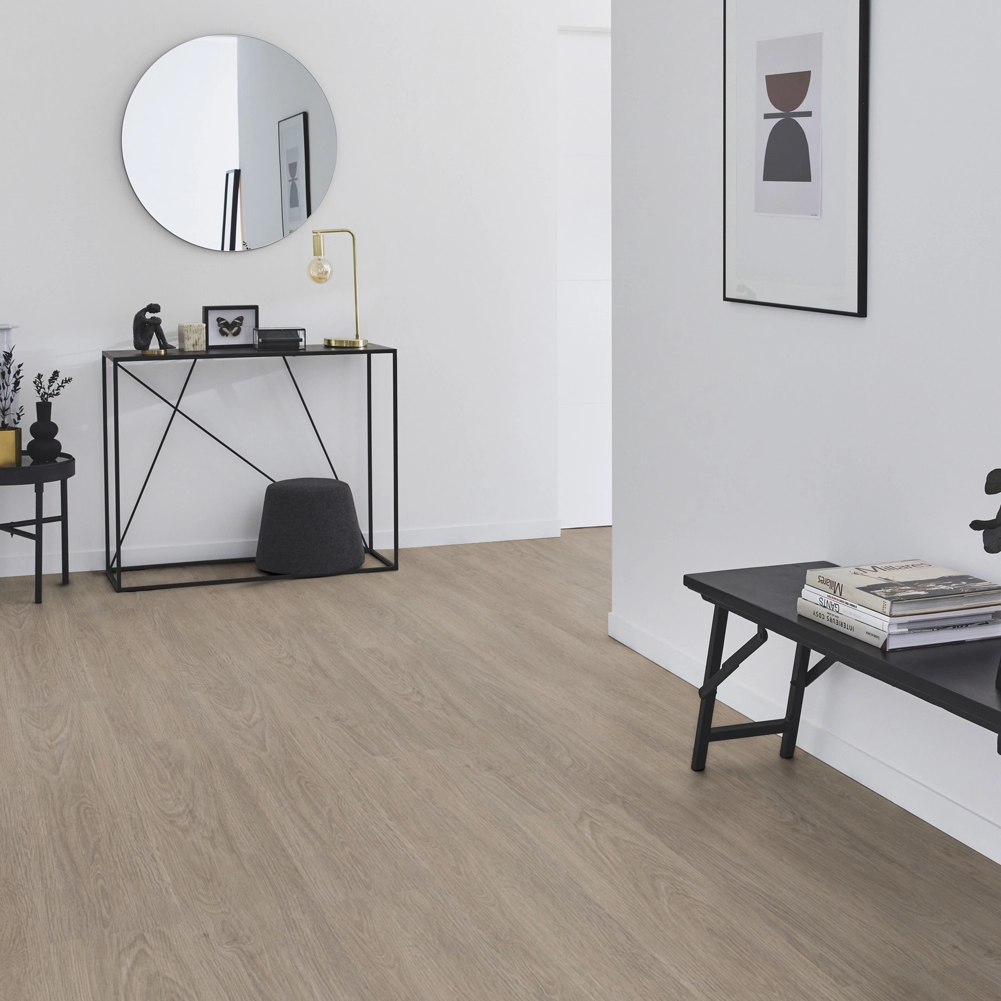 Milieubild Flur mit Sideboard und Spiegel - Tarkett Klebe-Vinyl Essence 30 Cool Oak Light Beige Milieubild Flur mit Sideboard und Spiegel - Tarkett 260055002