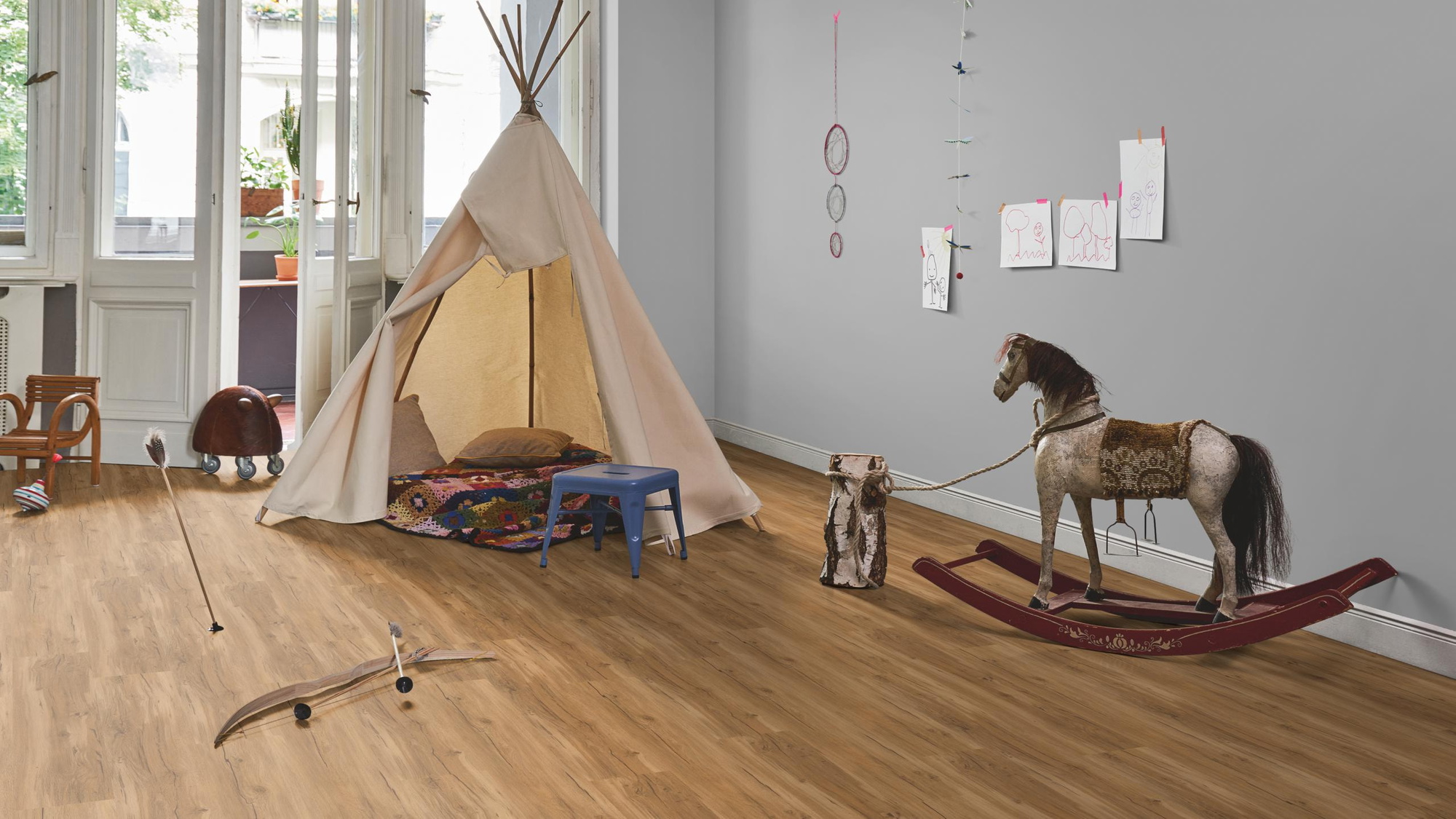 Milieubild Kinderzimmer in Stadtwohnung - Parador Klebe-Vinyl Basic 2.0 Eiche Memory natur Milieubild Kinderzimmer in Stadtwohnung - Parador 1730796