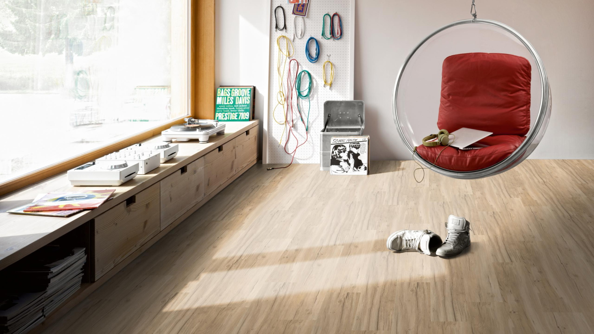 Milieubild Musikzimmer mit Plattenspieler - Parador HDF Klick-Vinyl Basic 30 Eiche Memory geschliffen Milieubild Musikzimmer mit Plattenspieler - Parador 1730621