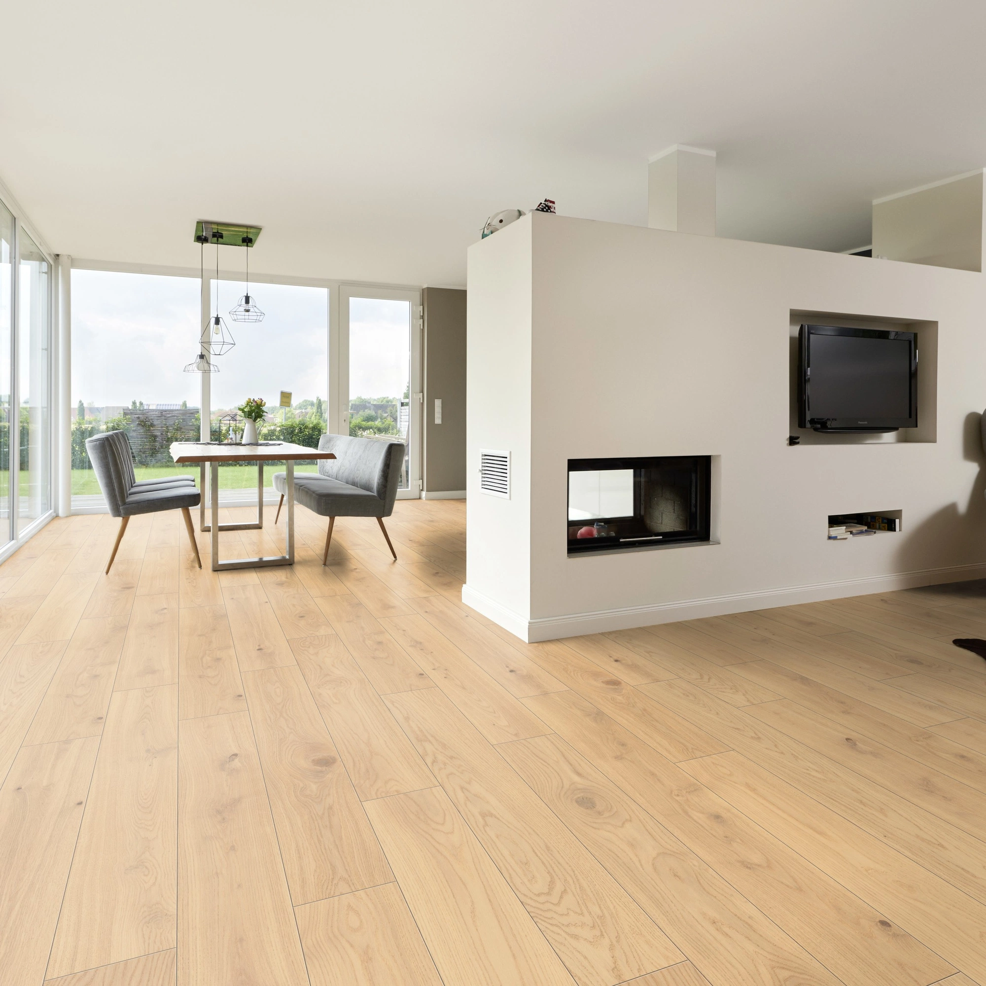 Milieubild Wohnzimmer mit Essbereich und Kamin - ter Hürne Laminat Classic Edition Eiche Yoga Studio Milieubild Wohnzimmer mit Essbereich und Kamin - ter Hürne 1101021833