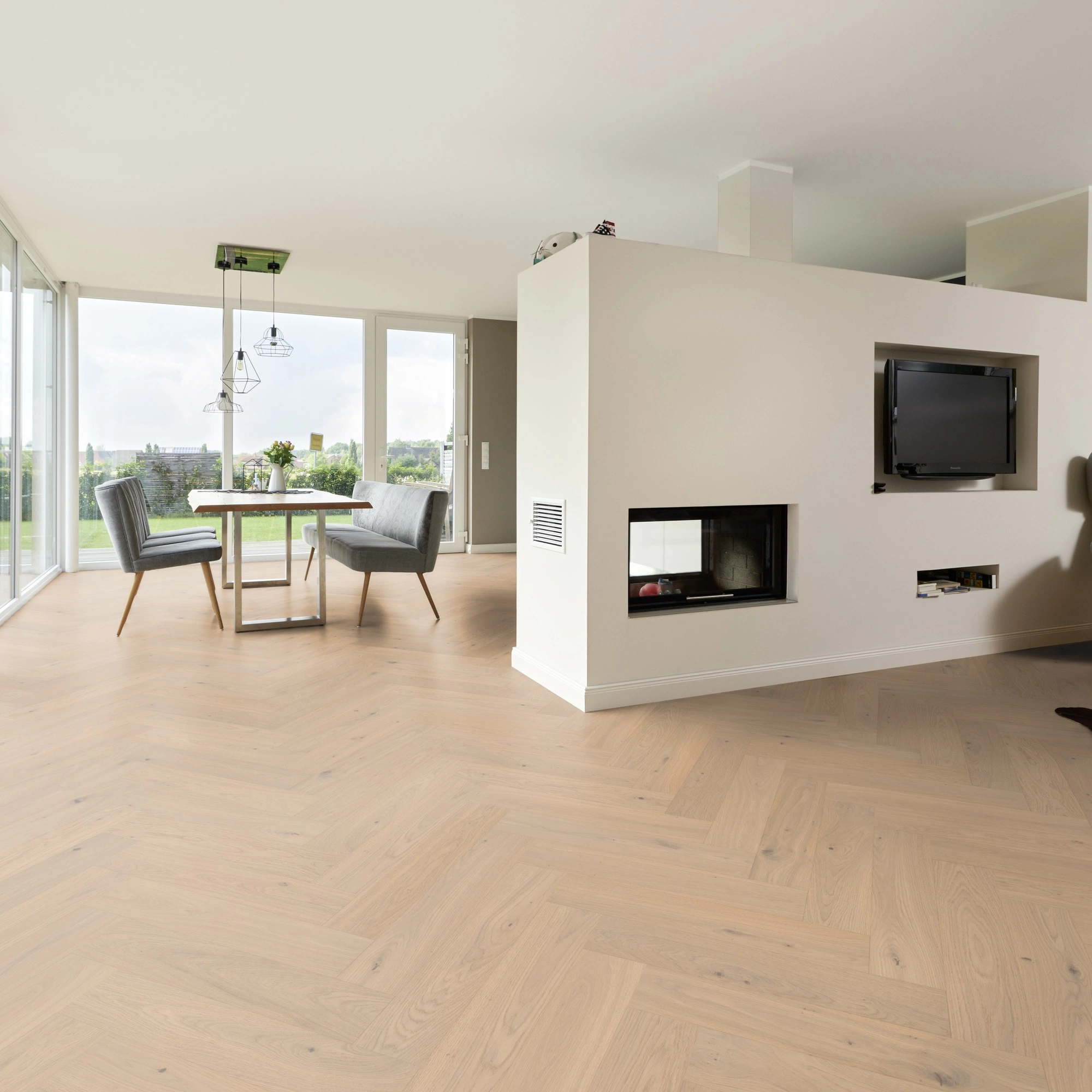 Milieubild Wohnzimmer mit Essbereich und Kamin - ter Hürne Parkett Estate Collection OLIO Eiche Bosa Milieubild Wohnzimmer mit Essbereich und Kamin - ter Hürne 1101312671