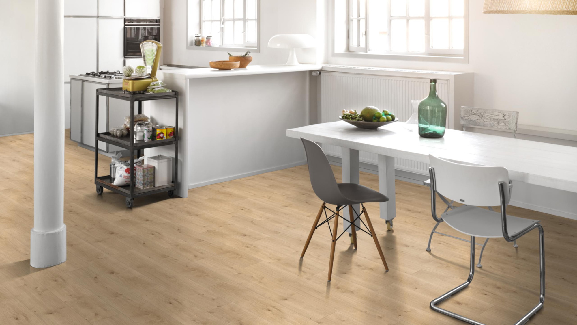 Milieubild Küche mit Essbereich - Parador HDF Klick-Designboden Modular ONE Eiche Pure hell Milieubild Küche mit Essbereich - Parador 1730767