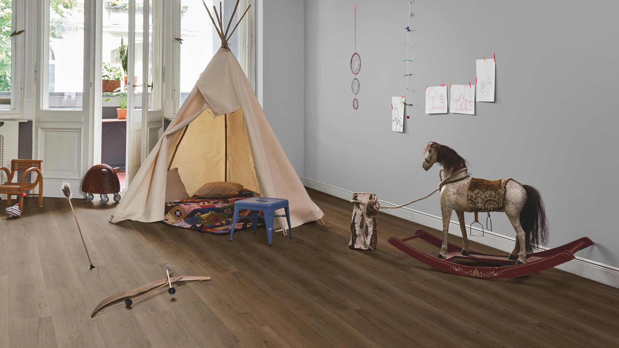 Milieubild Kinderzimmer in Stadtwohnung - Parador HDF Klick-Designboden Modular ONE Eiche Spirit geräuchert Milieubild Kinderzimmer in Stadtwohnung - Parador 1730809