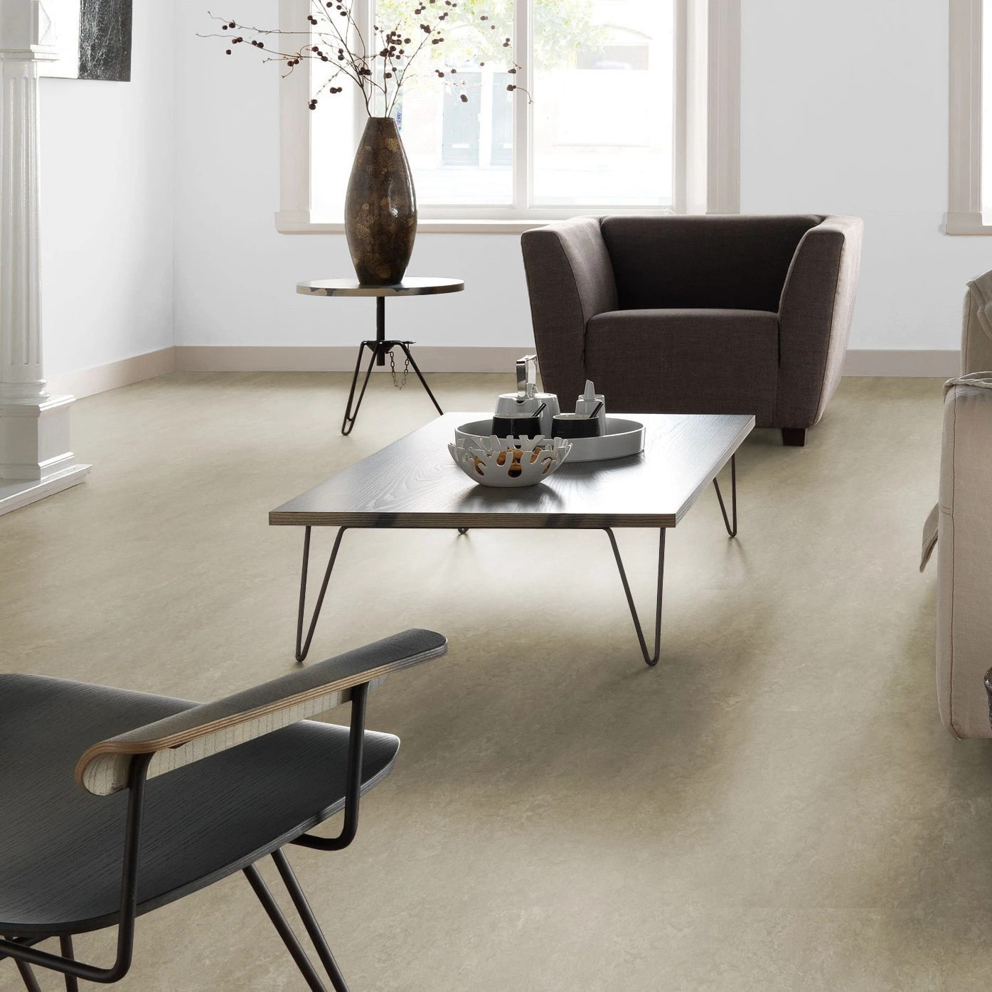Milieubild Altbau-Wohnzimmer mit Kamin - Forbo Flooring Marmoleum Modular Neutral Sparrow Milieubild Altbau-Wohnzimmer mit Kamin - Forbo Flooring 255284