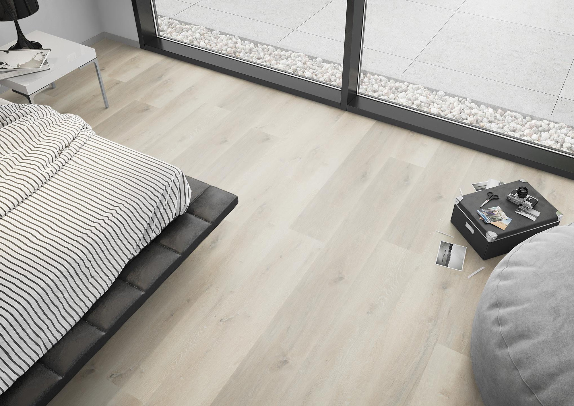 Milieubild Schlafzimmer mit Sitzkissen - nexflor Klebe-Vinyl Helios Collection Phocis Oak Milieubild Schlafzimmer mit Sitzkissen - nexflor NXF-10030-001