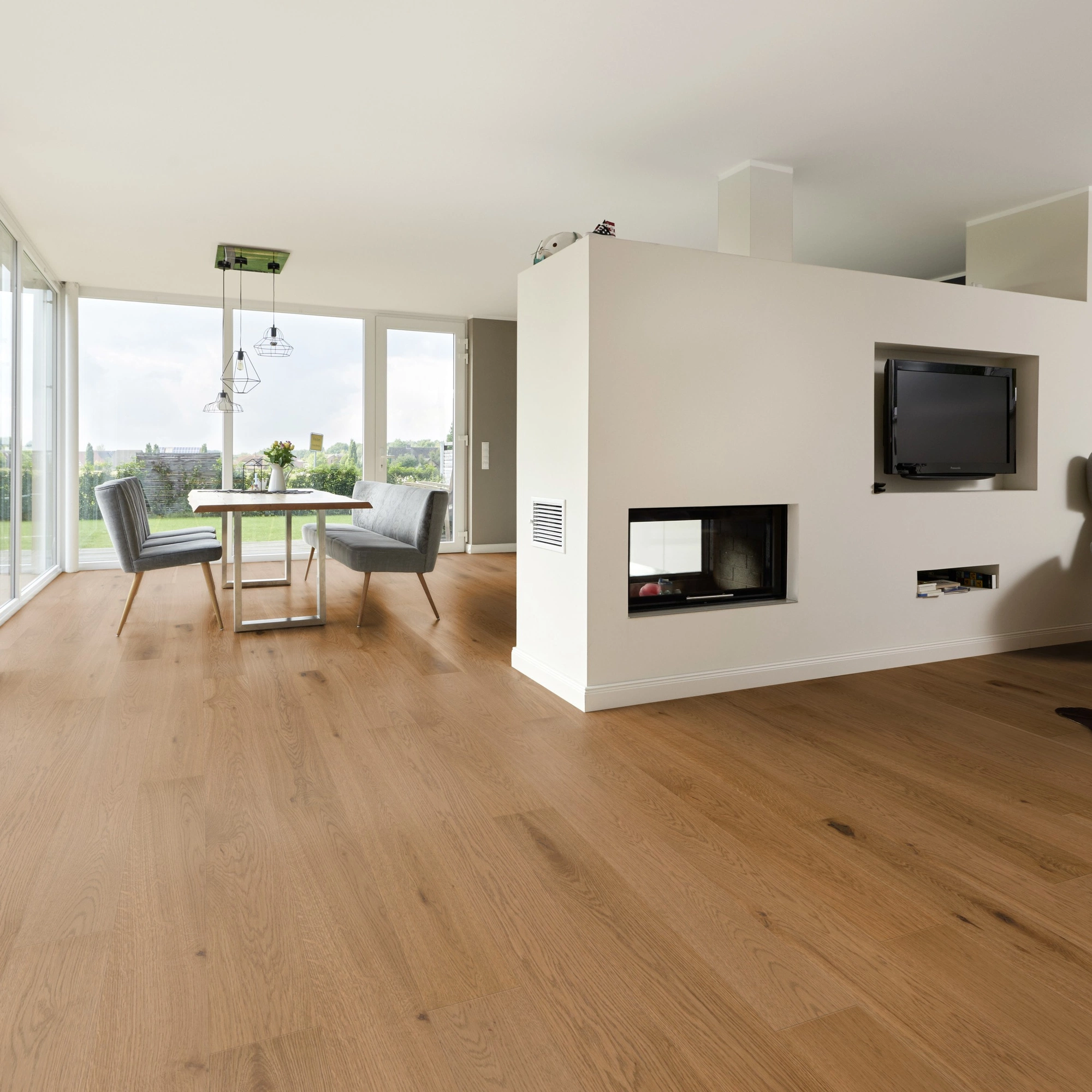 Milieubild Wohnzimmer mit Essbereich und Kamin - ter Hürne Parkett Tailored Collection Eiche Saint-Emilion Milieubild Wohnzimmer mit Essbereich und Kamin - ter Hürne 1101312476