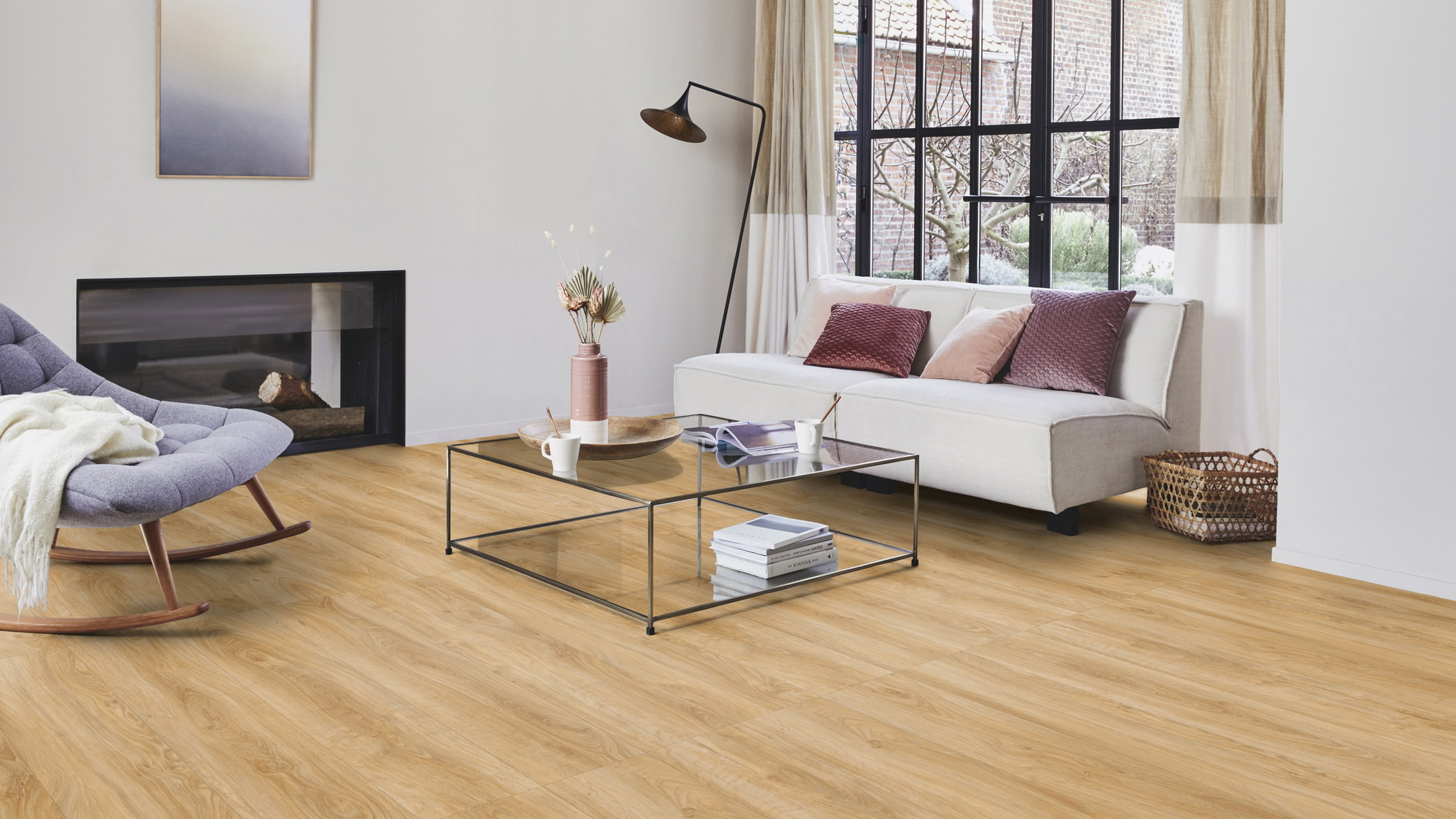 Milieubild Modernes Wohnzimmer mit Kamin - Tarkett Klebe-Vinyl iD Inspiration 55 CLASSICS English Oak Classical Milieubild Modernes Wohnzimmer mit Kamin - Tarkett 24513008