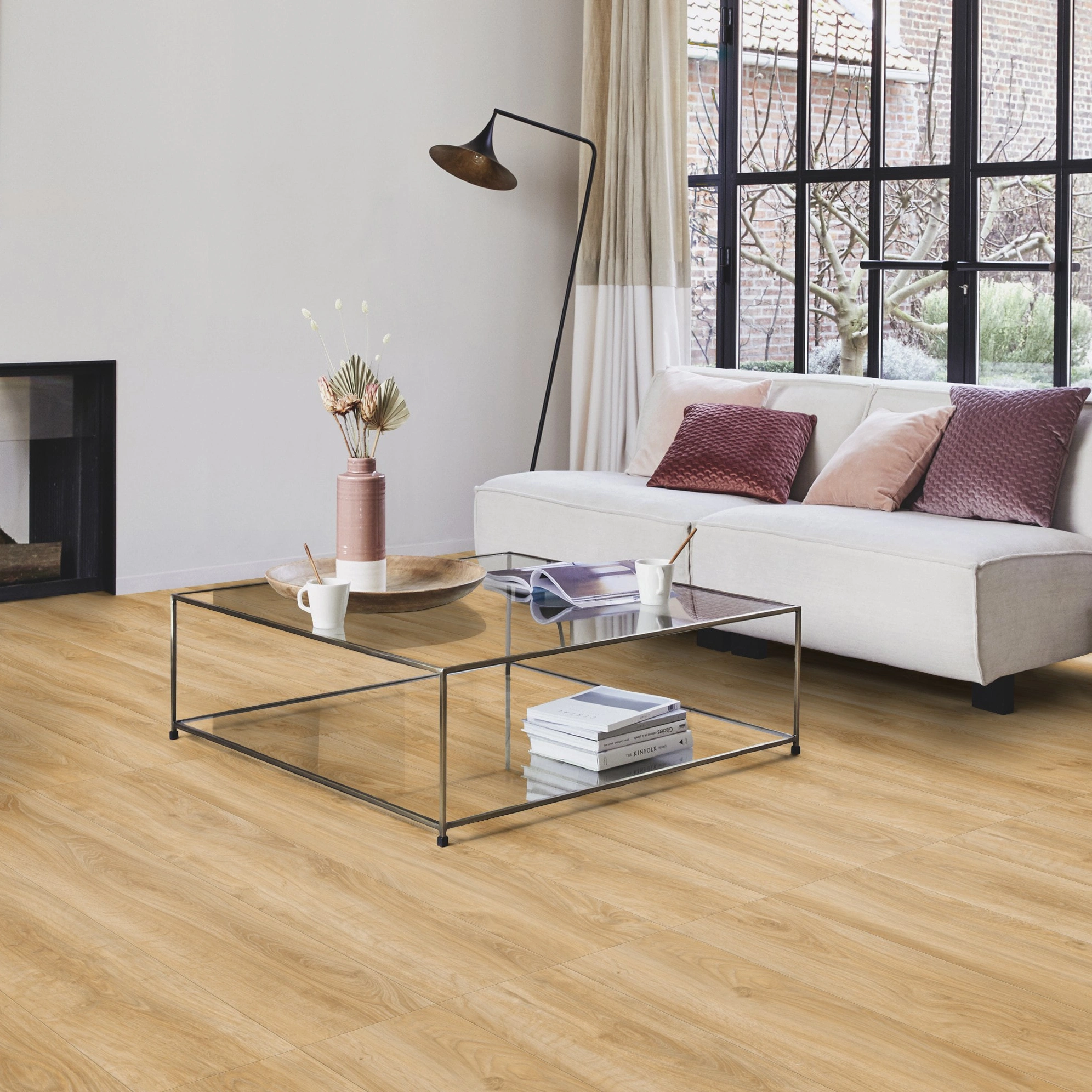 Milieubild Modernes Wohnzimmer mit Kamin - Tarkett Klebe-Vinyl iD Inspiration 55 CLASSICS English Oak Classical Milieubild Modernes Wohnzimmer mit Kamin - Tarkett 24513008