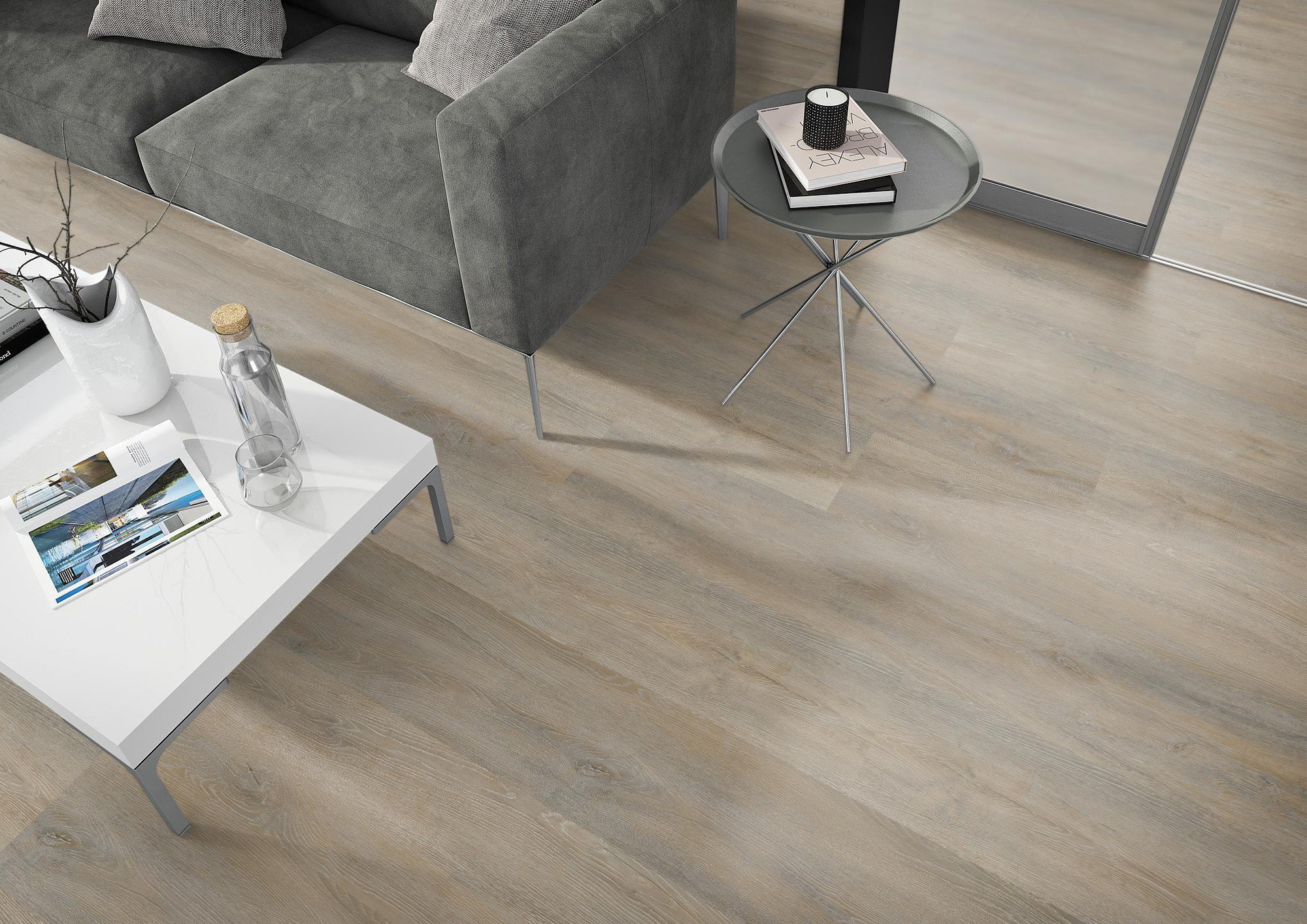 Milieubild Wohnzimmer - Sofa mit Beistelltisch und Glastür - nexflor NXF-20030-006