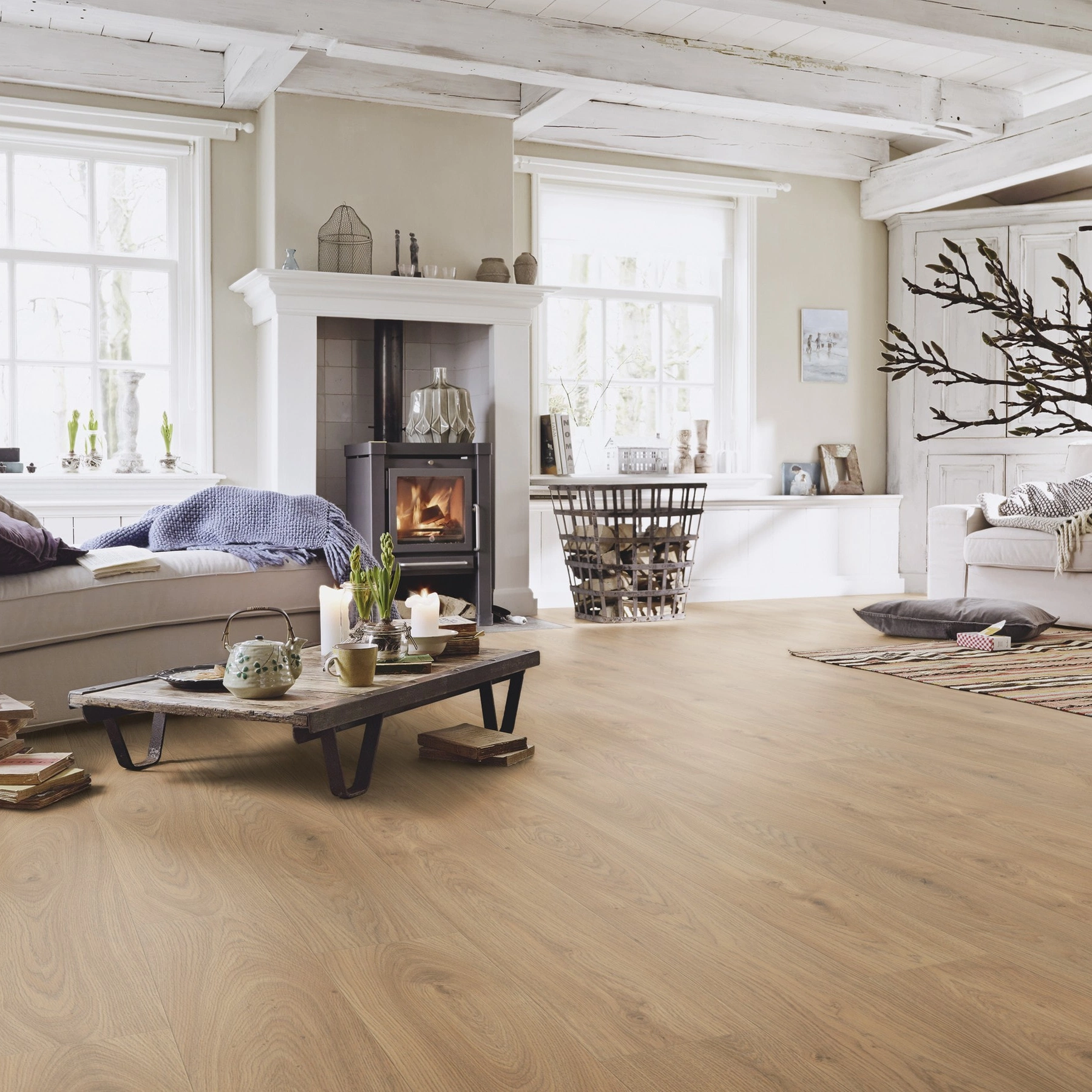 Milieubild Wohnzimmer im Landhaus-Stil - MEISTER Laminat LC 150 Eiche Chianti Milieubild Wohnzimmer im Landhaus-Stil - MEISTER 600014-1288198-07149