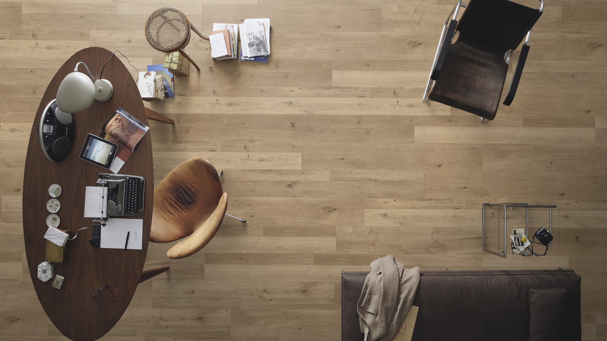 Milieubild Büro mit ovalem Tisch - Draufsicht - MEISTER Laminat LC 55 S Natural Oak Milieubild Büro mit ovalem Tisch - Draufsicht - MEISTER 600013-1288198-06675