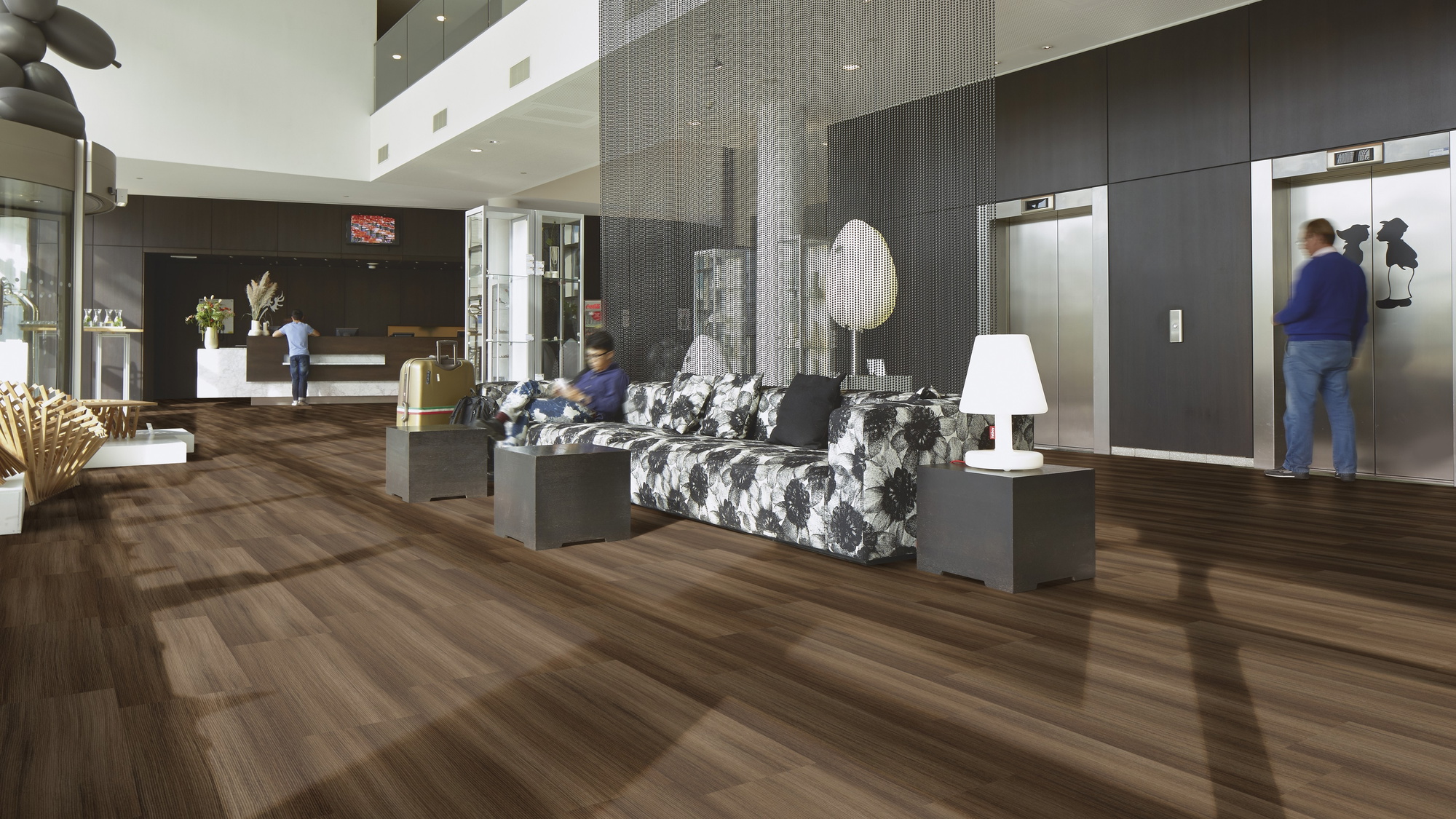 Milieubild Hotellobby mit Rezeption - Forbo Flooring Klebe-Vinyl Allura Dryback 0.55 Wood Natural Twine Milieubild Hotellobby mit Rezeption - Forbo Flooring 243635