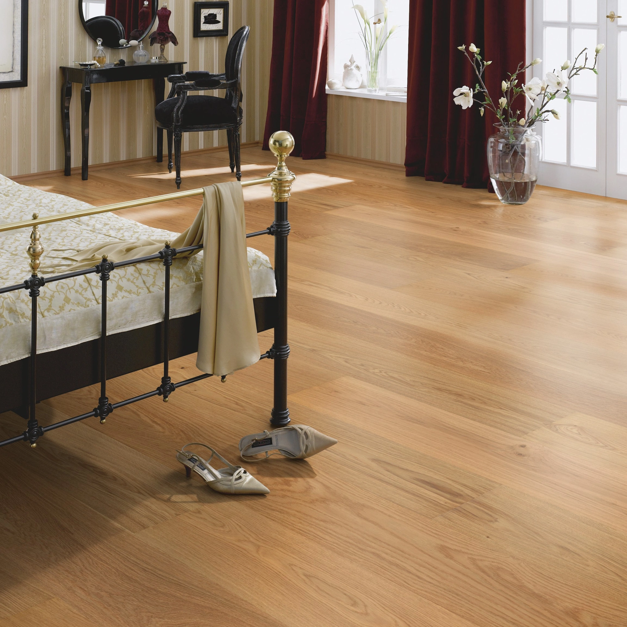 Milieubild Luxuriöses Schlafzimmer - Bennett & Jones Parkett Grand Houses Oak No.14 Windsor Milieubild Luxuriöses Schlafzimmer - Bennett & Jones 1148012291