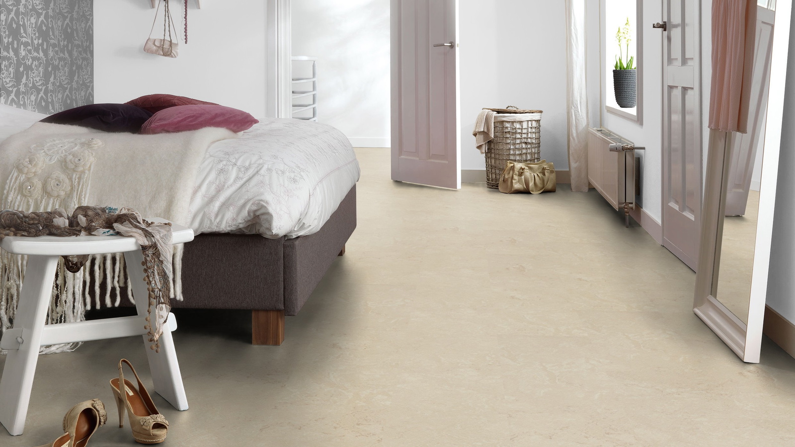 Milieubild Schlafzimmer mit Hocker - Forbo Flooring 176492