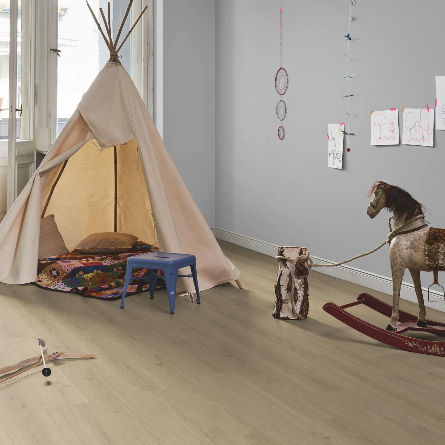 Milieubild Kinderzimmer in Stadtwohnung - Parador Klebe-Vinyl Basic 2.0 Eiche Regent beige Milieubild Kinderzimmer in Stadtwohnung - Parador 1748822