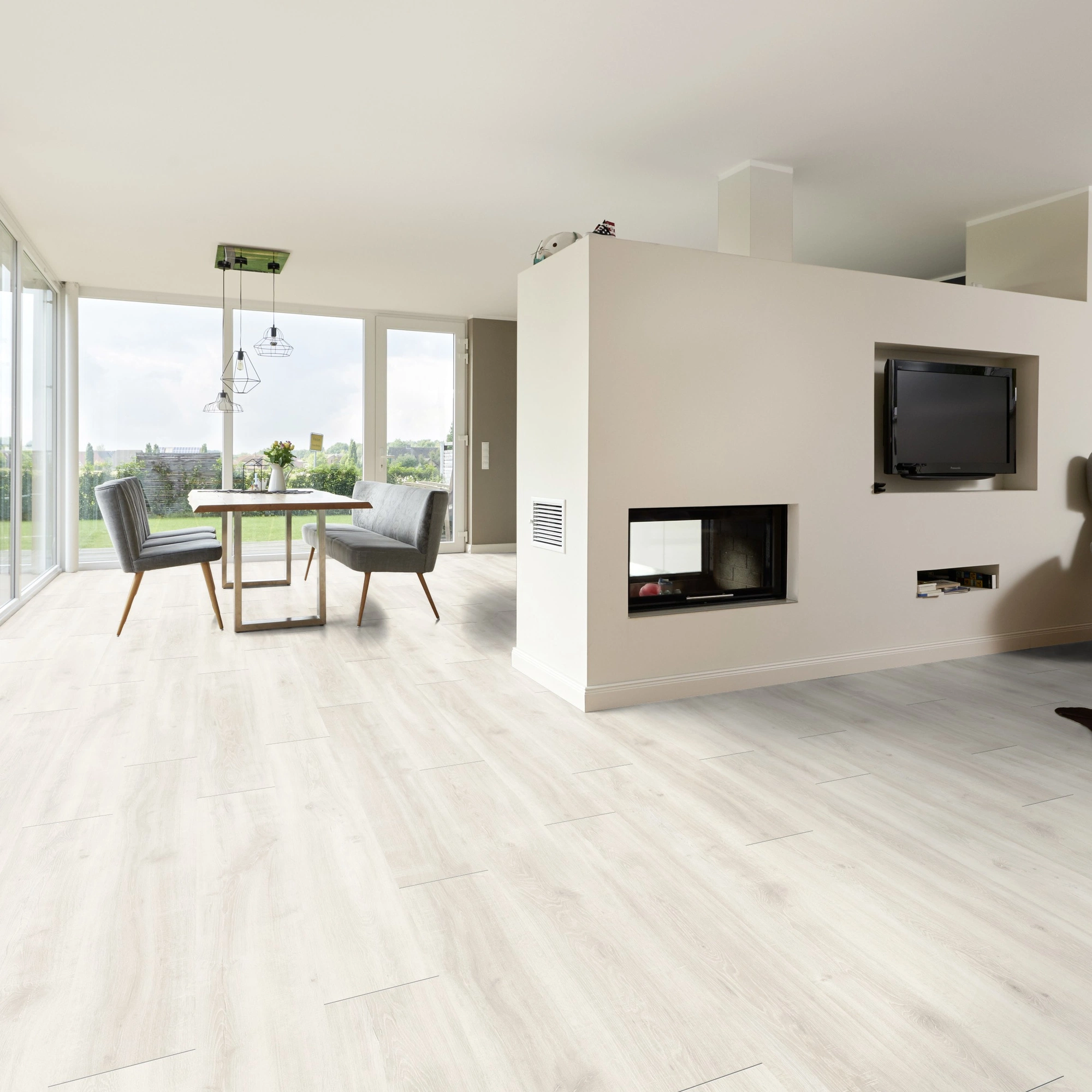 Milieubild Wohnzimmer mit Essbereich und Kamin - ter Hürne Laminat Classic Edition Eiche Sushi Bar Milieubild Wohnzimmer mit Essbereich und Kamin - ter Hürne 1101021820