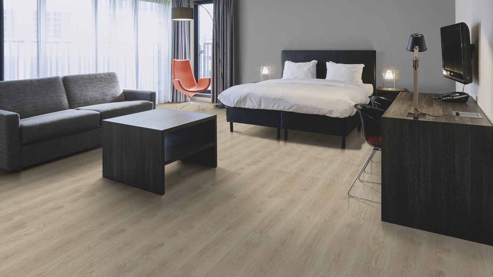 Milieubild Hotelzimmer mit Kingsize-Bett - Forbo Flooring 253435