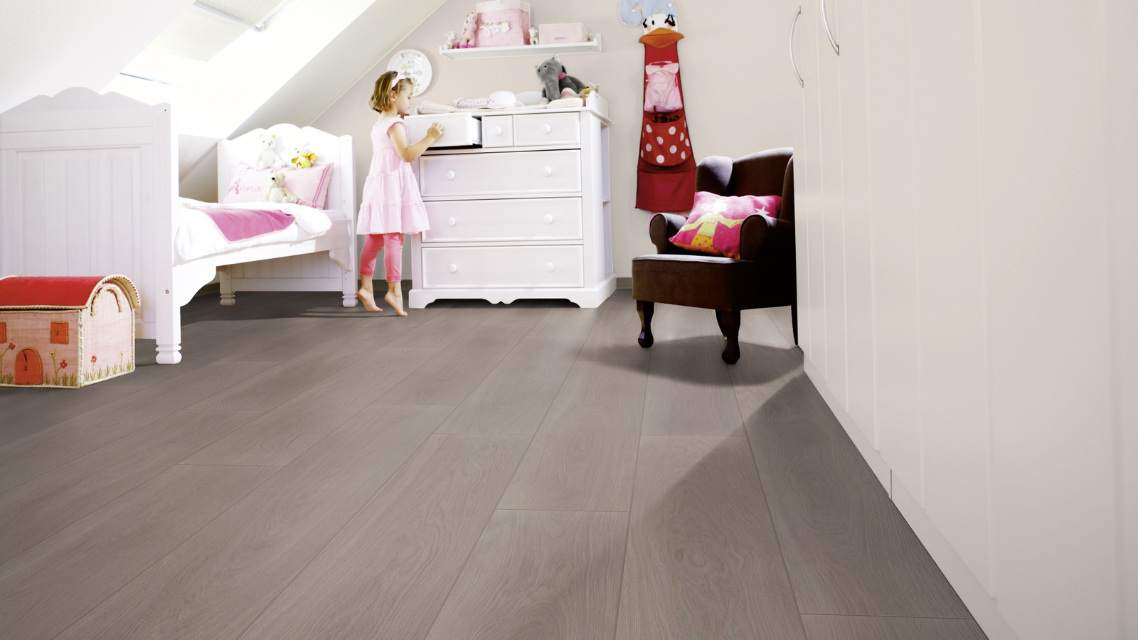Milieubild Kinderzimmer mit weißer Kommode - wineo PL308R