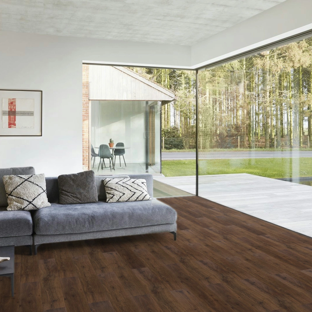 Milieubild Modernes Wohnzimmer mit Fensterfront - BerryAlloc Klebe-Vinyl Zenn Gluedown 30 Palermo Milieubild Modernes Wohnzimmer mit Fensterfront - BerryAlloc 60002221
