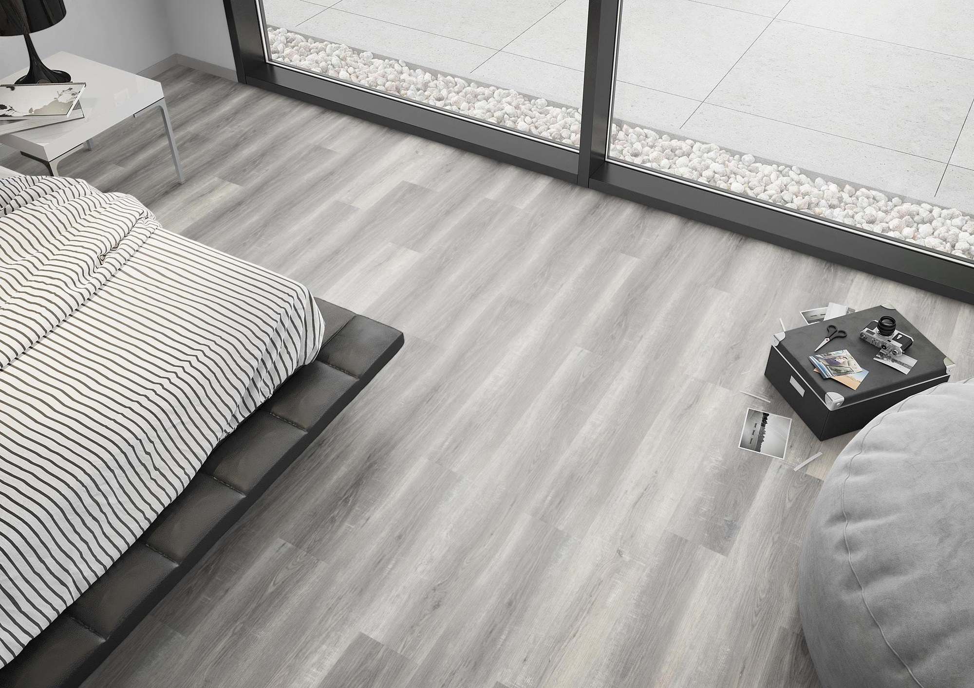 Milieubild Schlafzimmer mit Sitzkissen - nexflor Rigid Klick-Vinyl Apollo Click Collection Troy Oak Milieubild Schlafzimmer mit Sitzkissen - nexflor NXF-60030-004