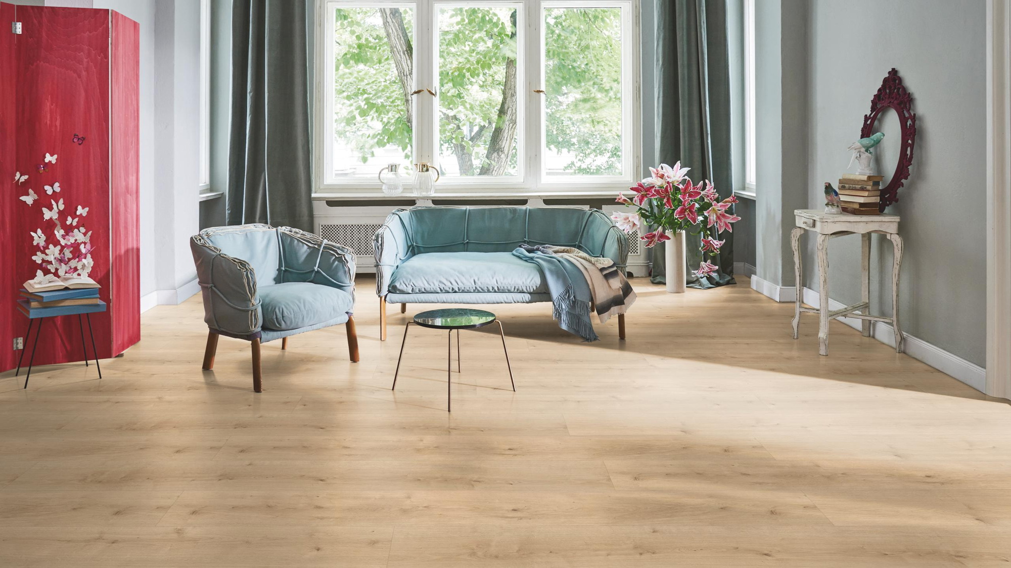 Milieubild Wohnzimmer in Stadtwohnung - Parador HDF Klick-Designboden Modular ONE Eiche Pure hell Milieubild Wohnzimmer in Stadtwohnung - Parador 1730803