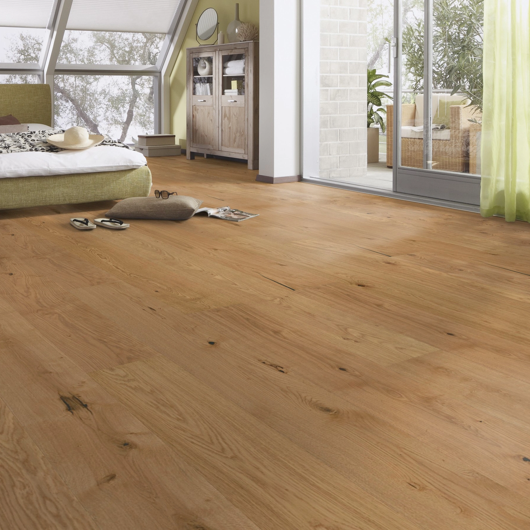 Milieubild Schlafzimmer im modernen Dachgeschoss - MEISTER Furnierboden HD 100 Natureflex Eiche authentic Milieubild Schlafzimmer im modernen Dachgeschoss - MEISTER 500139-2200210-20017