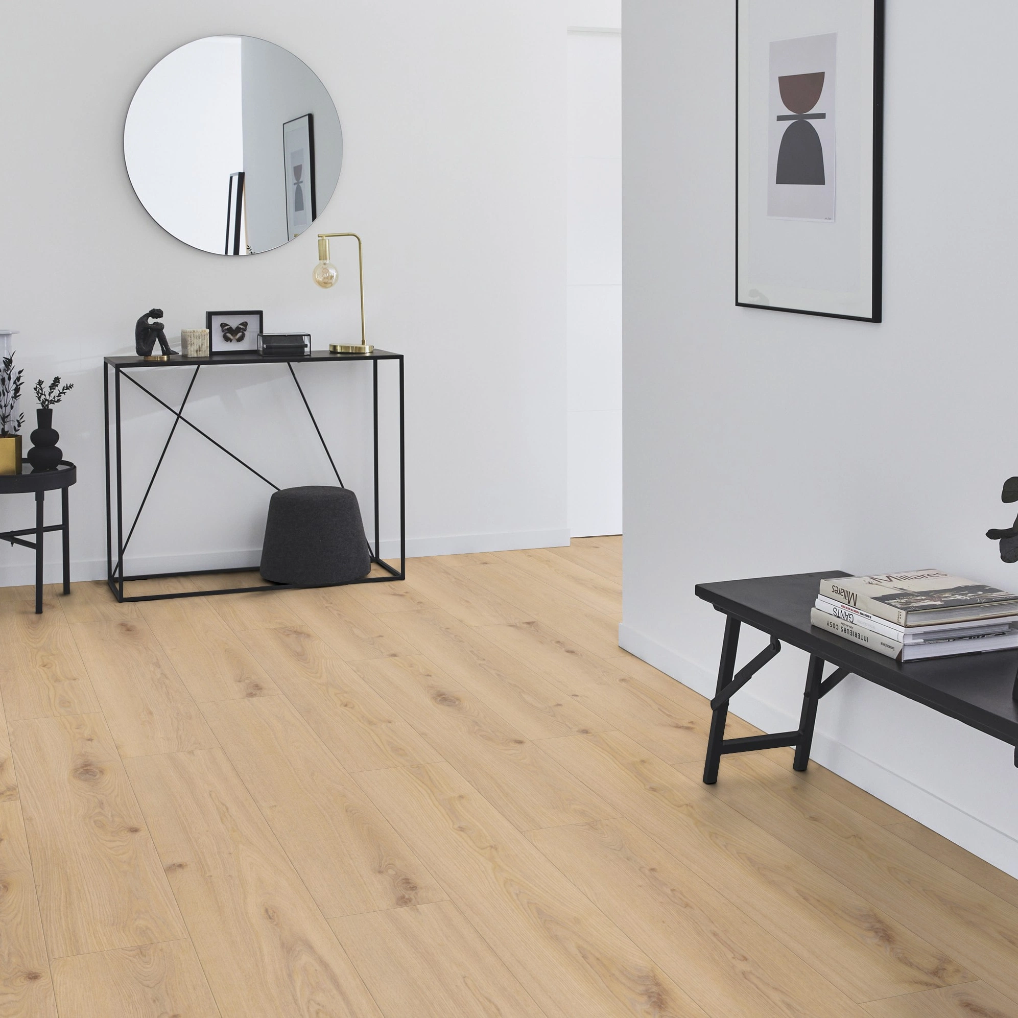 Milieubild Flur mit Sideboard und Spiegel - Tarkett Klebe-Vinyl Essence 30 Primary Oak Beige Milieubild Flur mit Sideboard und Spiegel - Tarkett 260055003