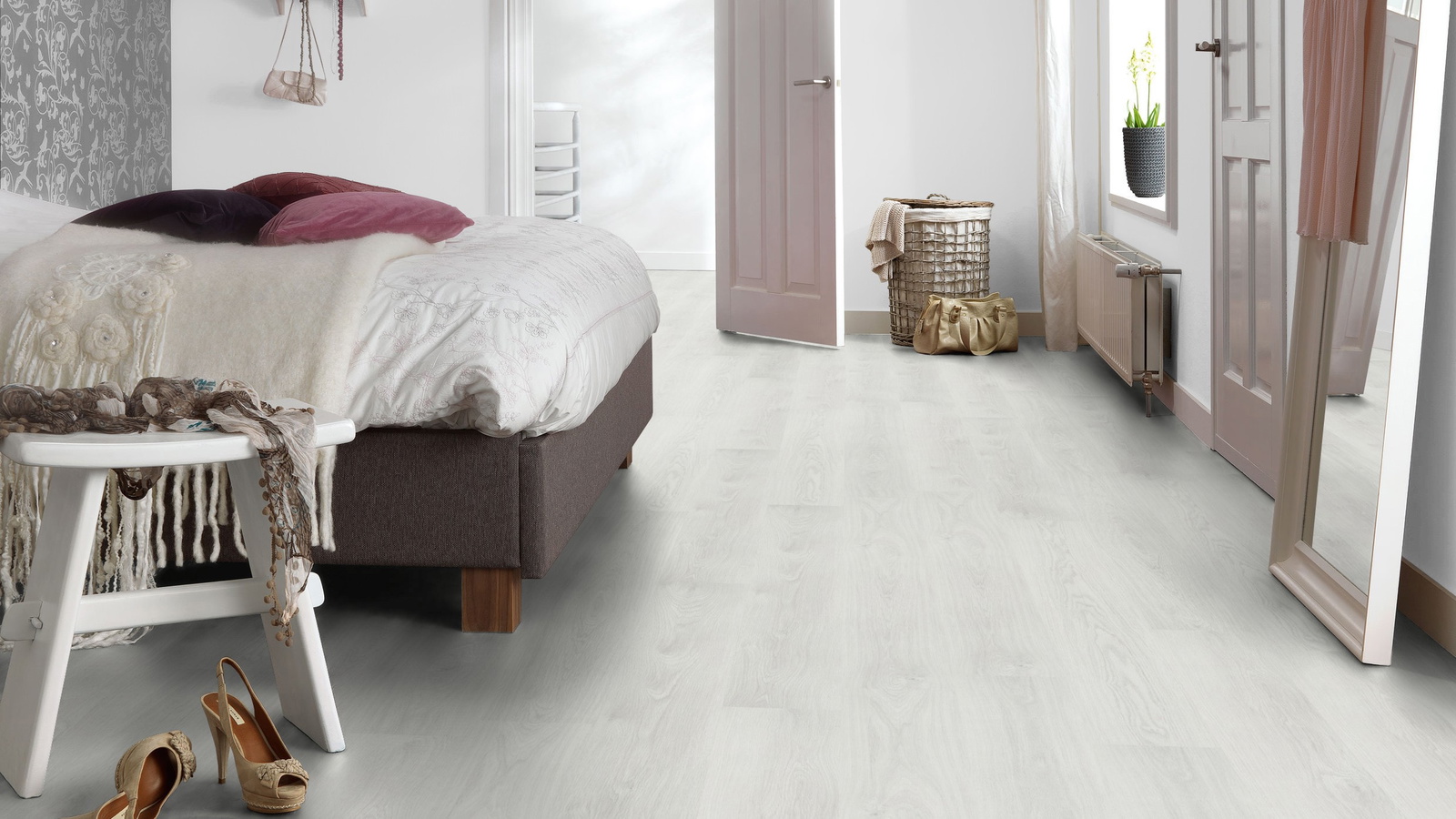 Milieubild Schlafzimmer mit Hocker - Forbo Flooring 217621