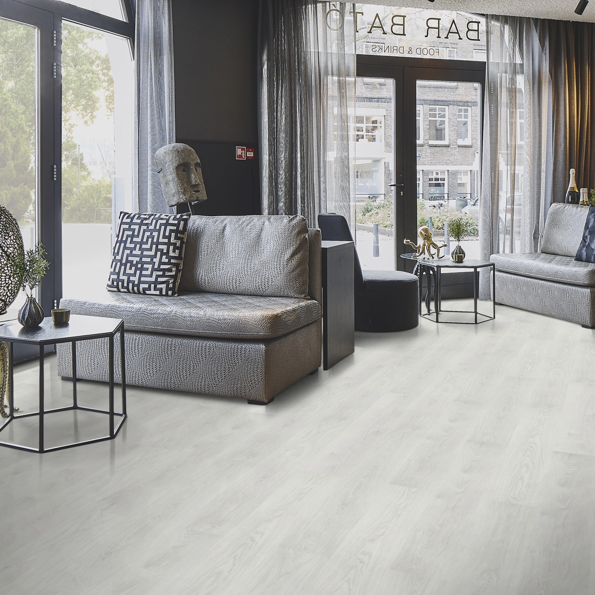 Milieubild Lounge in Hotelbar - Forbo Flooring Klebe-Vinyl Enduro Dryback Wood White Oak Milieubild Lounge in Hotelbar - Forbo Flooring 217621