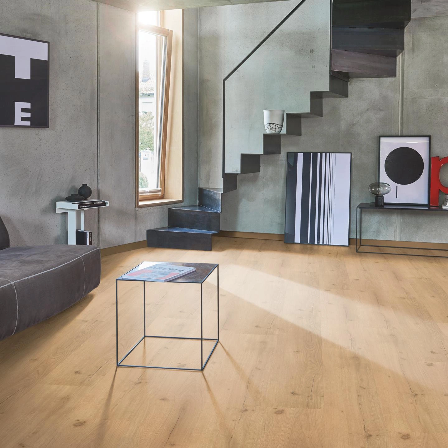 Milieubild Wohnzimmer im modernen Loft-Stil - Parador Klebe-Vinyl Basic 2.0 Eiche Infinity natur Milieubild Wohnzimmer im modernen Loft-Stil - Parador 1730799
