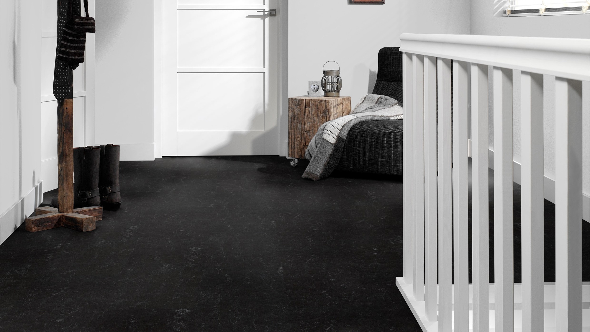 Milieubild Flur mit Treppenlauf - Forbo Flooring Marmoleum Click Raven Milieubild Flur mit Treppenlauf - Forbo Flooring 176493
