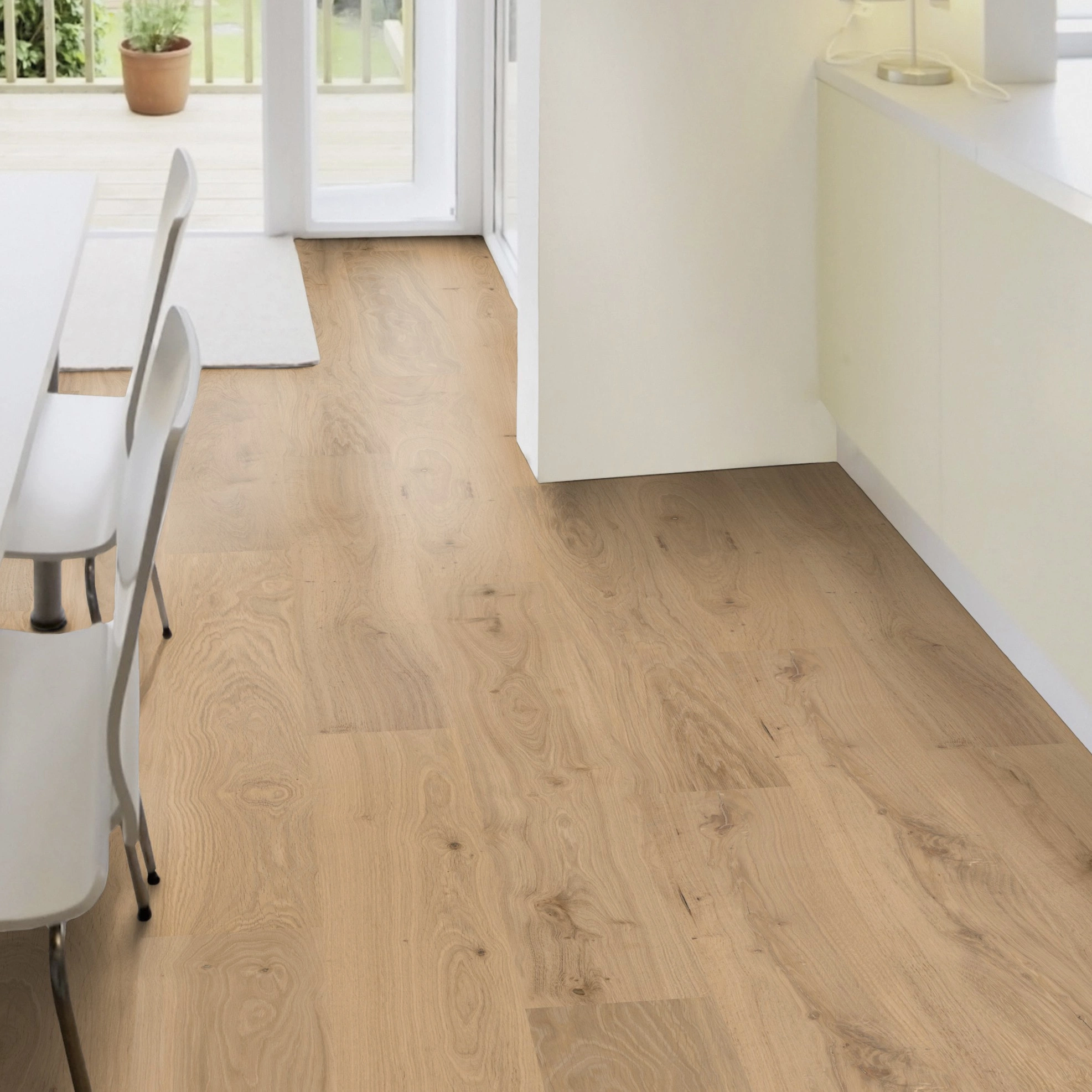 Milieubild Esszimmer mit Terrassentür - Wicanders Wise HDF Klick-Designboden wood Natural Natural Oak Almond Milieubild Esszimmer mit Terrassentür - Wicanders Wise 80003598