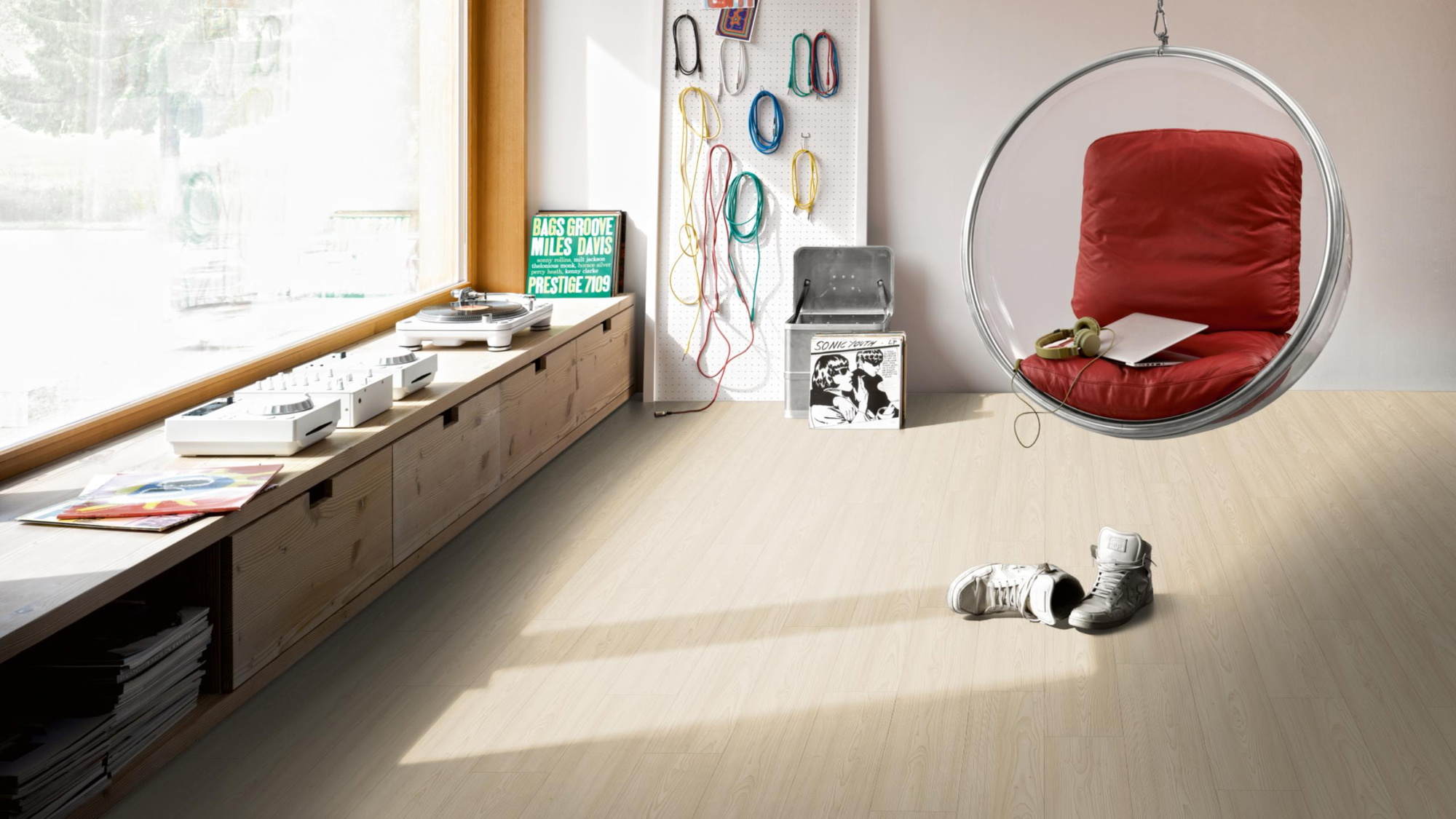 Milieubild Musikzimmer mit Plattenspieler - Parador HDF Klick-Designboden Modular ONE Lärche Apollo natur Milieubild Musikzimmer mit Plattenspieler - Parador 1748712