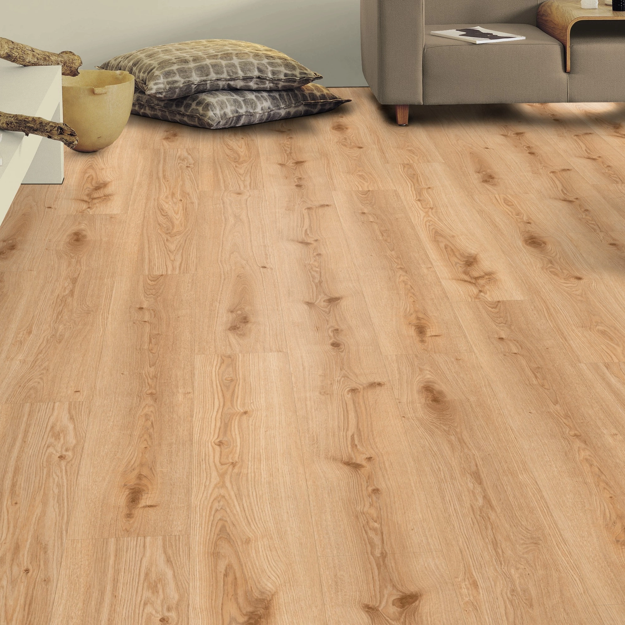 Milieubild Wohnzimmer mit Sideboard - Tarkett Klebe-Vinyl Essence 30 Primary Oak Light Brown Milieubild Wohnzimmer mit Sideboard - Tarkett 260055005