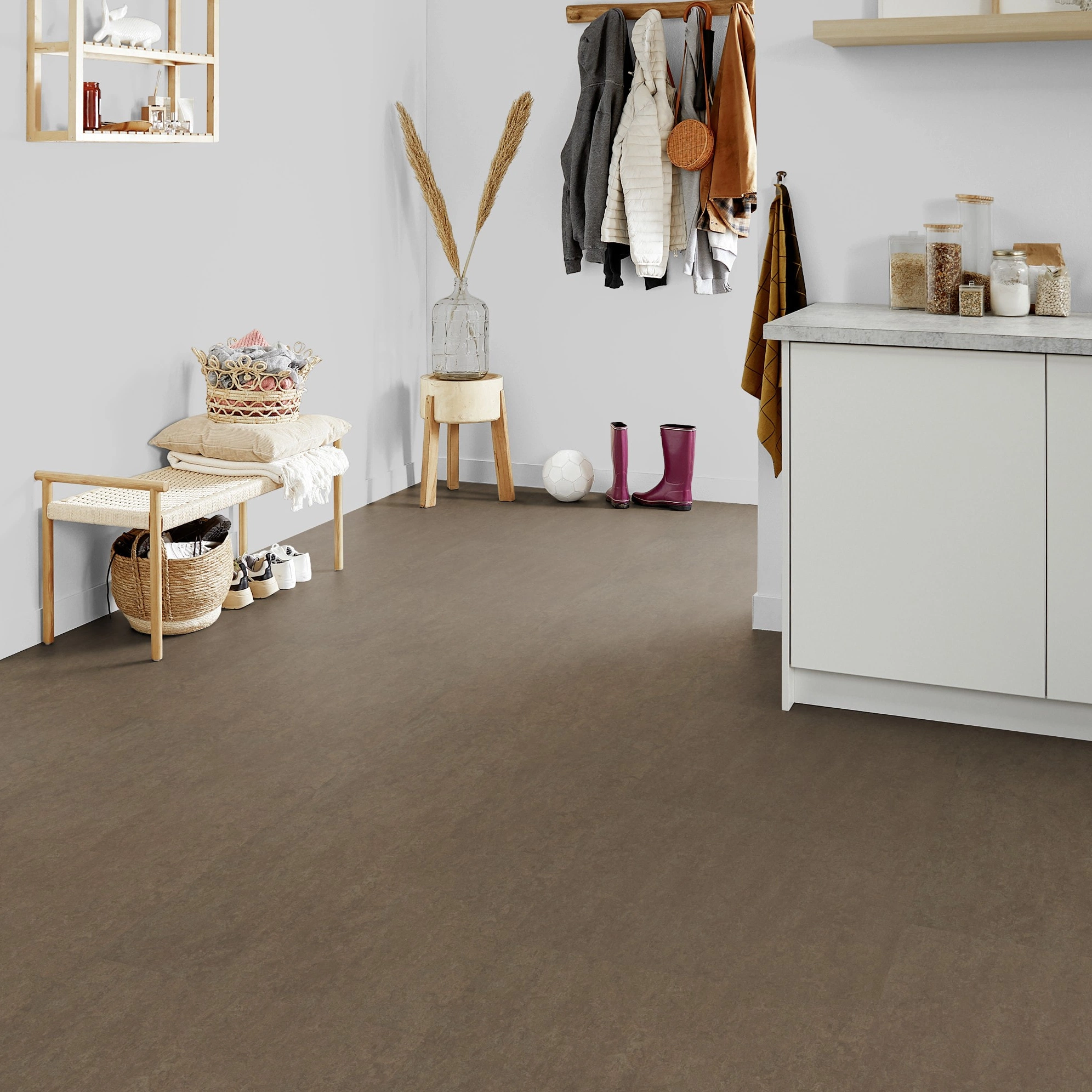 Milieubild Kompakte Küchenzeile im offenen Wohnbereich - Forbo Flooring Marmoleum Modular Neutral Clay Milieubild Kompakte Küchenzeile im offenen Wohnbereich - Forbo Flooring 255285
