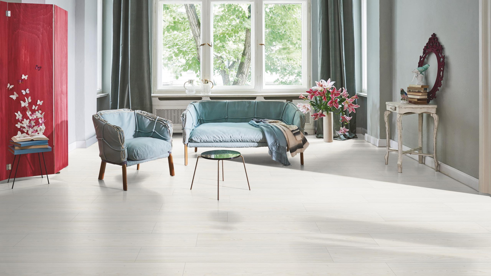 Milieubild Wohnzimmer in Stadtwohnung - Parador HDF Klick-Designboden Modular ONE Lärche Apollo weiß Milieubild Wohnzimmer in Stadtwohnung - Parador 1748713