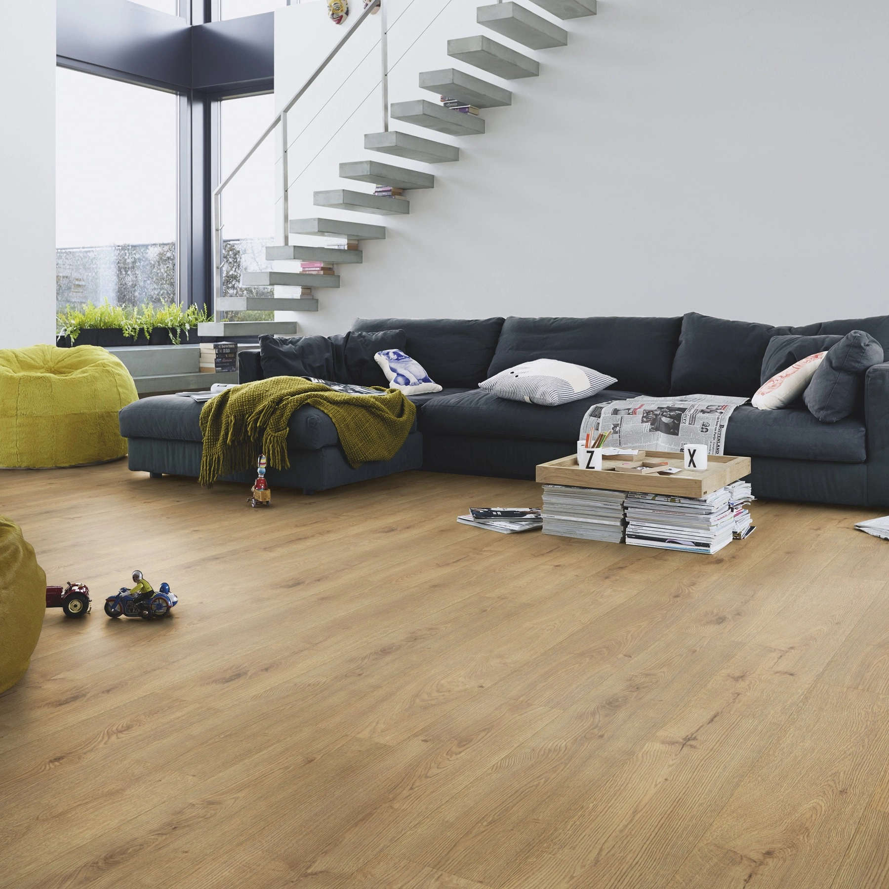 Milieubild Modernes Wohnzimmer mit Kamin - Meister Laminat LD 150 Eiche Champagner Milieubild Modernes Wohnzimmer mit Kamin - Meister 600017-1288198-07001