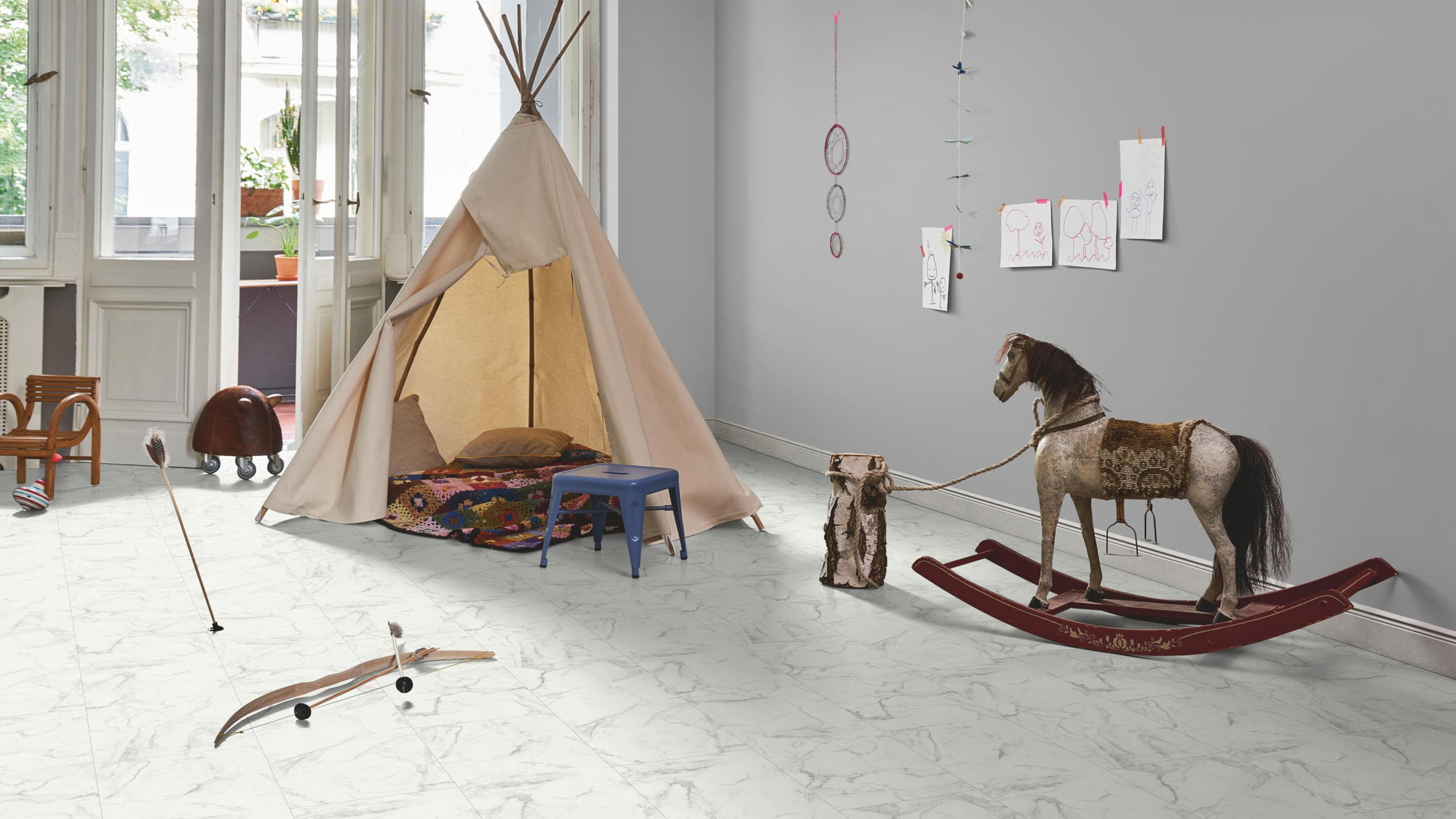 Milieubild Kinderzimmer in Stadtwohnung - Parador HDF Klick-Designboden Modular ONE Mamor Eos weiß Milieubild Kinderzimmer in Stadtwohnung - Parador 1748733