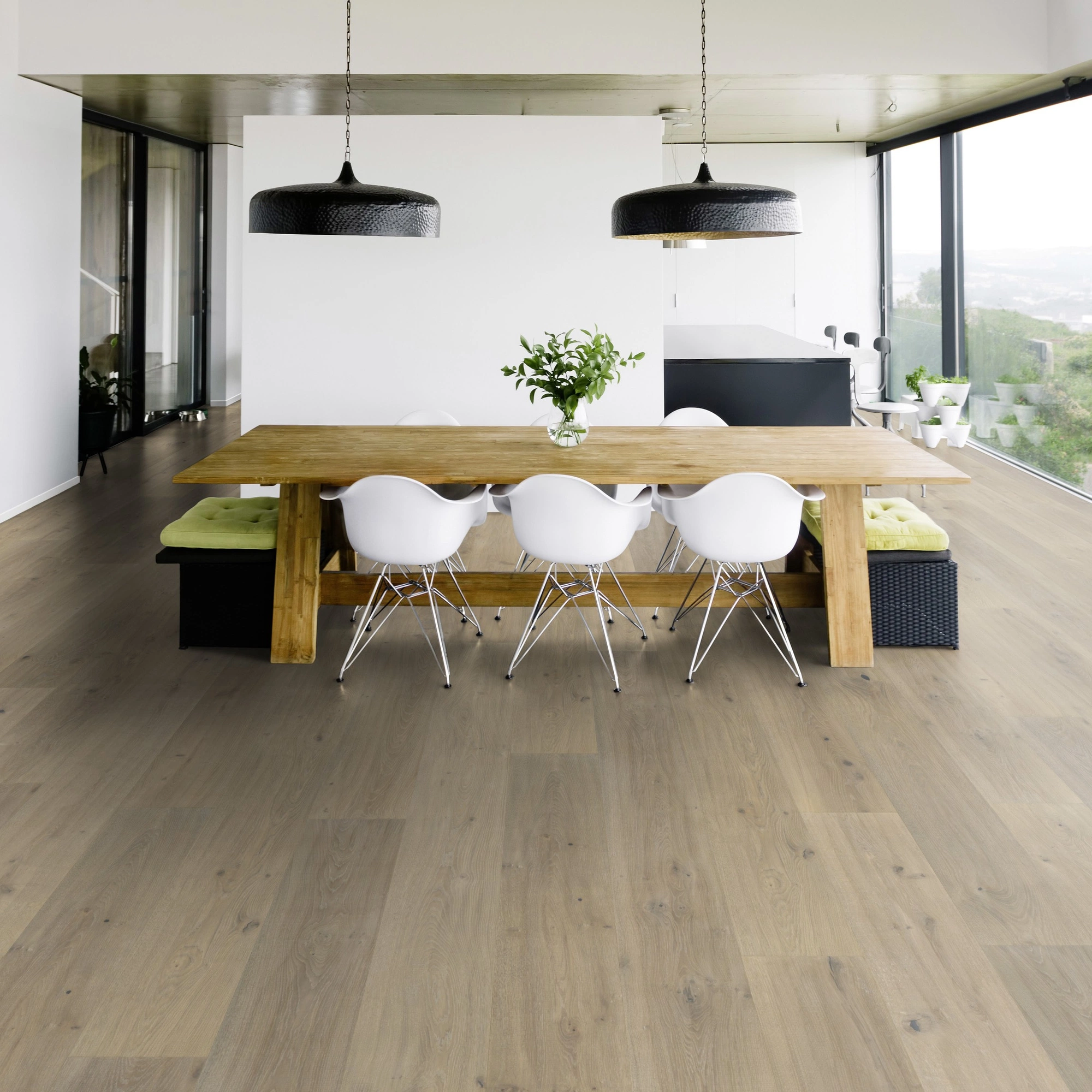 Milieubild Modernes Esszimmer mit Blick in die Natur - Bennett & Jones Parkett Grand Houses Oak No.20 Howard Milieubild Modernes Esszimmer mit Blick in die Natur - Bennett & Jones 1148012298